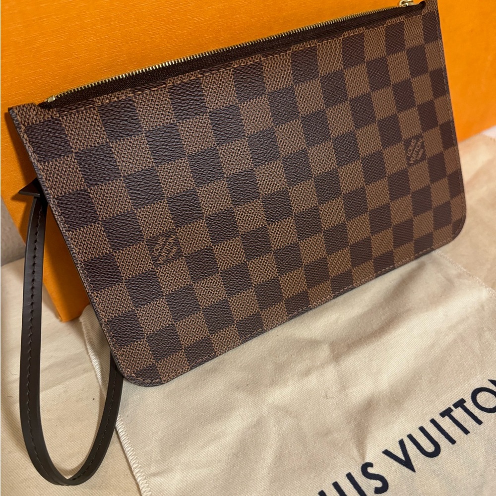 Louis Vuitton damier ebene pouch